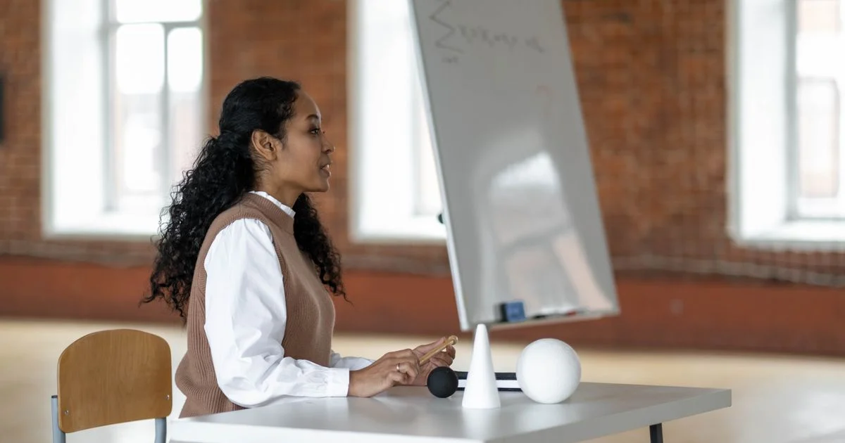 Cara Meningkatkan Public Speaking bagi Calon Guru untuk Kelas yang Inspiratif